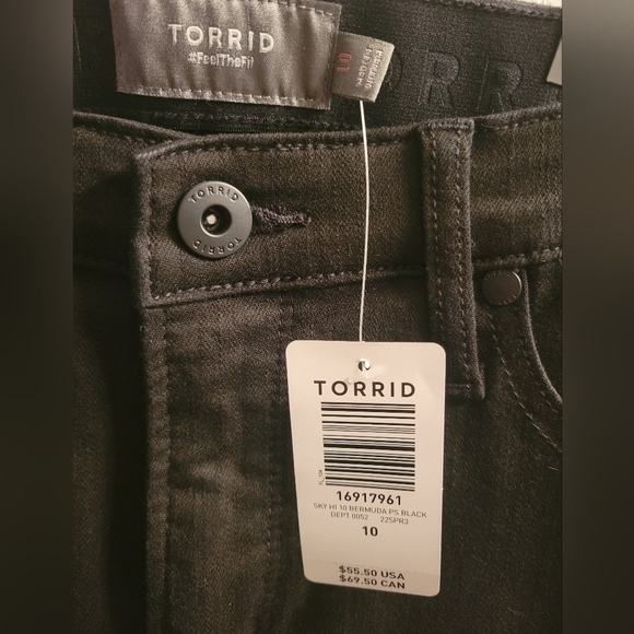 NWT TORRID BLACK BERMUDA SHORTS - Picture 3 of 3